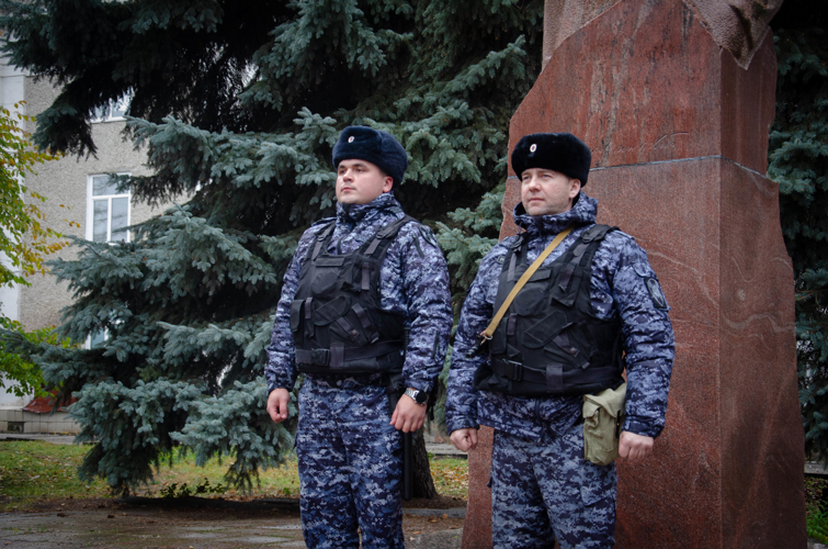 Росгвардейцы обеспечивают безопасность граждан в День народного единства в Пензе 