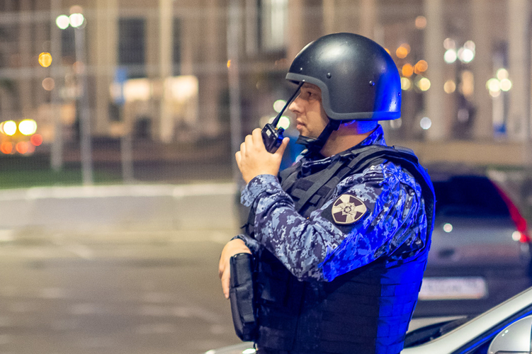 В Пензе росгвардейцы задержали мужчину, выгнавшего из дома пожилую мать
