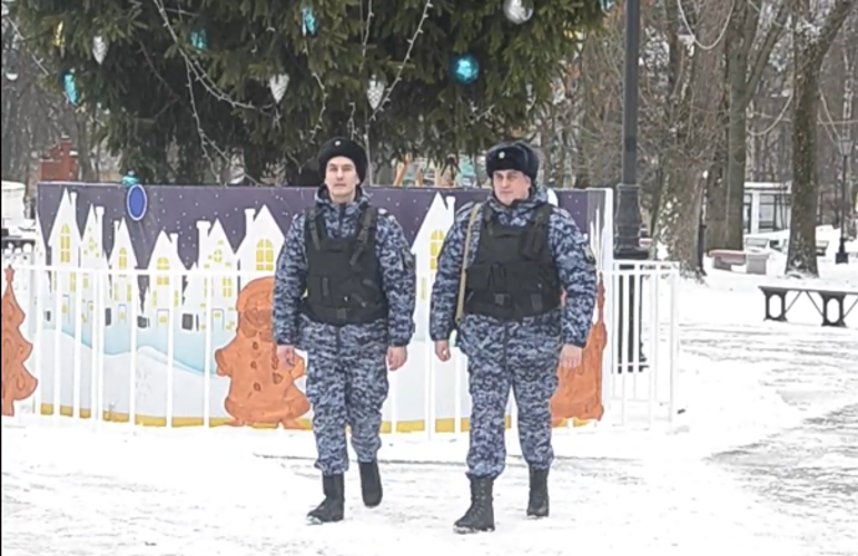 В Пензе росгвардейцы присоединились к ведомственной акции «Росгвардия. На страже новогодних праздников» (видео)