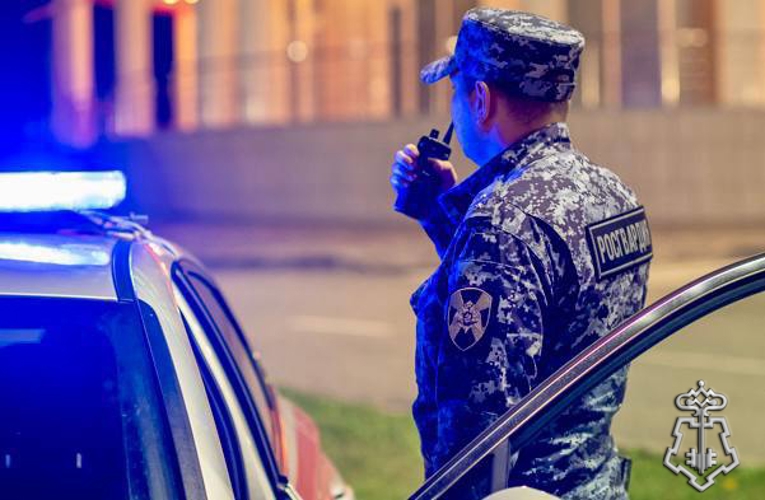 Росгвардейцы задержали трех пензячек за пьяный дебош в баре
