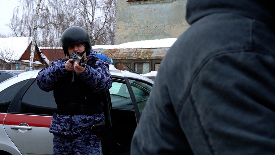 В Пензе сотрудники Росгвардии в считанные минуты «обезвредили» условных преступников на охраняемом объекте (видео)