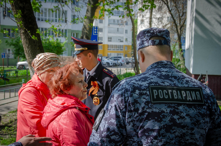 Росгвардейцы обеспечили охрану общественного порядка в День Победы в Пензе (видео)