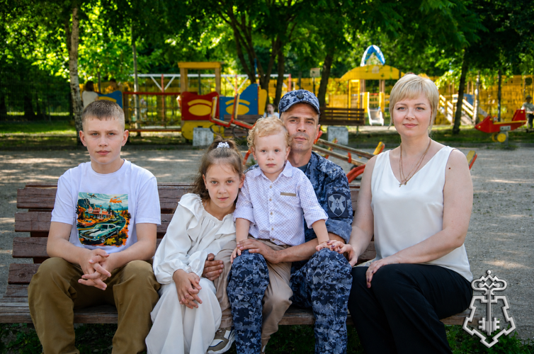 Семья, любовь и верность — главные ценности росгвардейцев